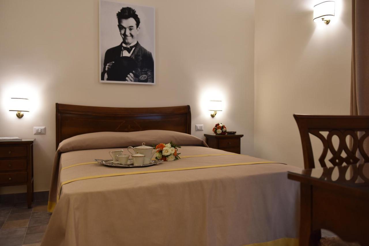 Dimora Conte Di Ruvo Bed & Breakfast Naples Exterior photo